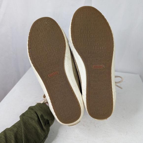 Taos Footwear Star Tan Beige Canvas Sneakers - Picture 7 of 8